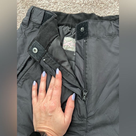 Arctix Women’s Snow Sports Insulated Cargo Pants(Standard Black) - Picture 7 of 11
